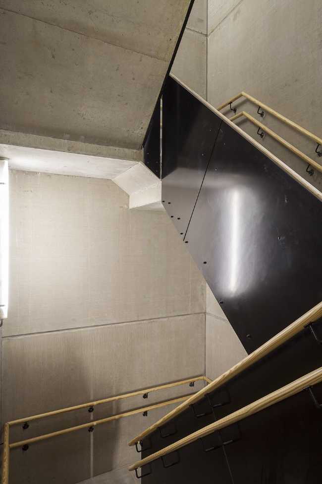 Full metal stair body