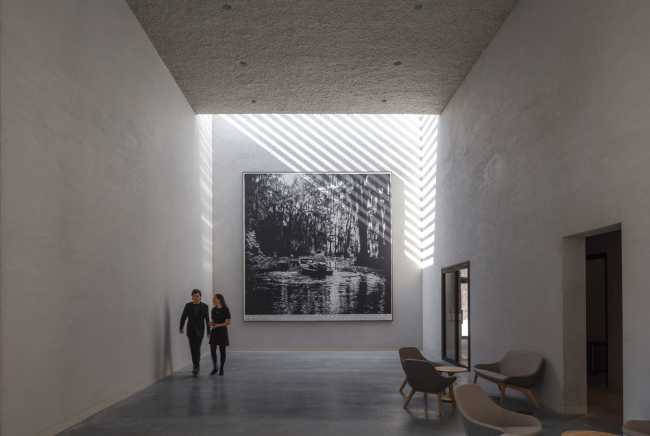 Crematorium Belgium concrete and marble on the walls