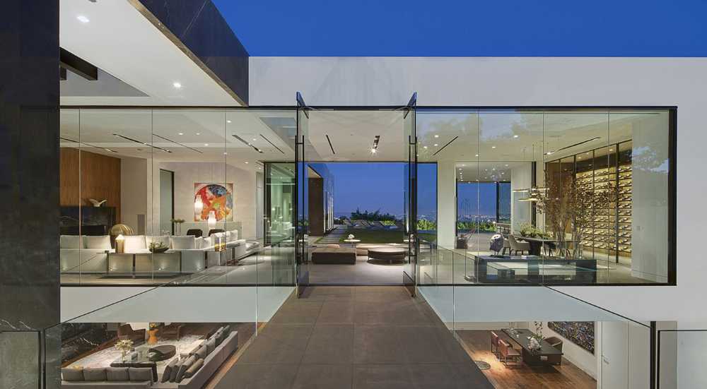 Infinity pool for a luxurious residence in Los Angeles