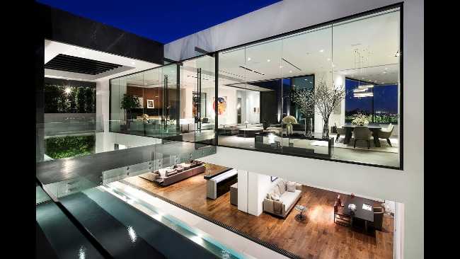Infinity pool for a luxurious residence in Los Angeles
