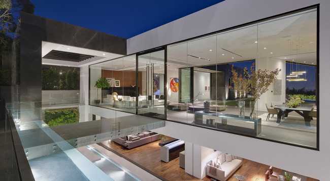 Infinity pool for a luxurious residence in Los Angeles