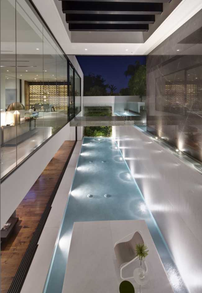 Infinity pool for a luxurious residence in Los Angeles