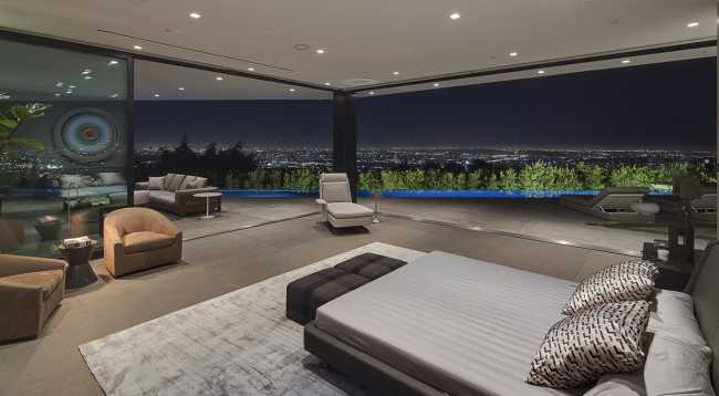 Infinity pool for a luxurious residence in Los Angeles