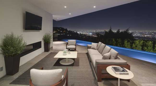 Infinity pool for a luxurious residence in Los Angeles