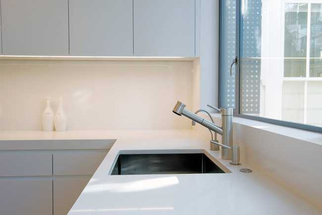 White kitchen top