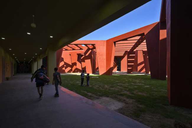 india school garden park structure lattice beams