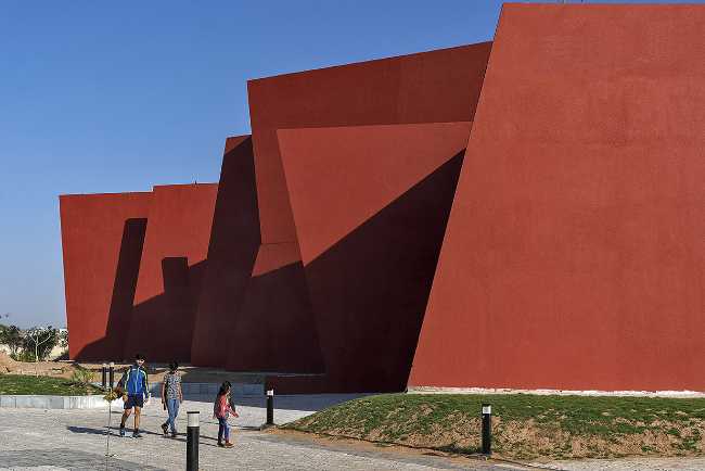 school trapezoidal glass volumes