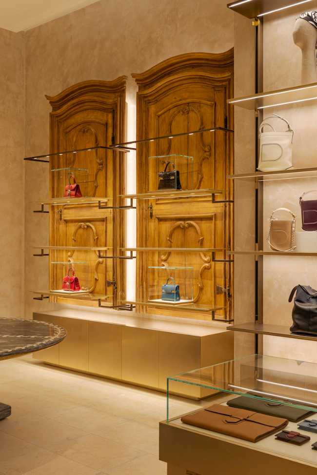 Exhibitors created with old doors Delvaux store Paris