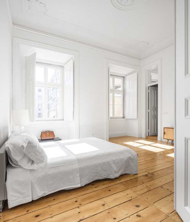 Bedroom with white walls and parquet