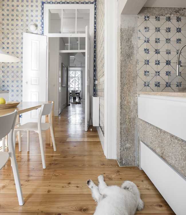 Apartment with white walls and parquet