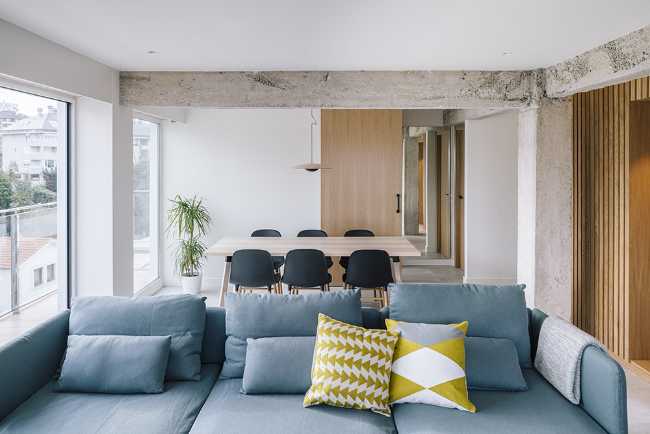 Renovated apartment in Spain. The new layout takes advantage of the views of the place