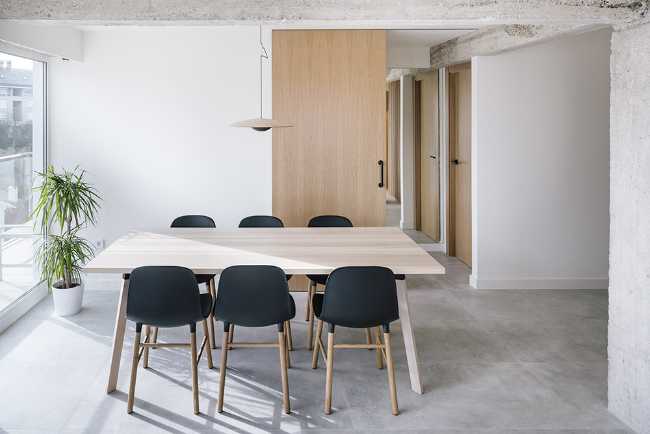 Renovated apartment in Spain. The new layout takes advantage of the views of the place