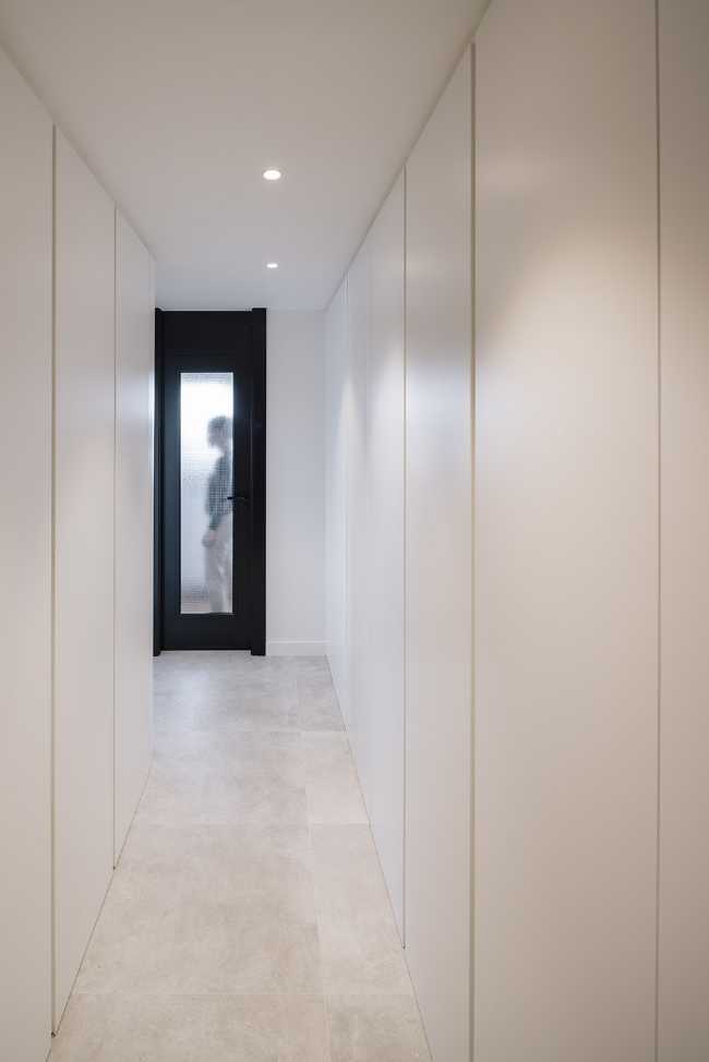 Renovated apartment in Spain. The new layout takes advantage of the views of the place