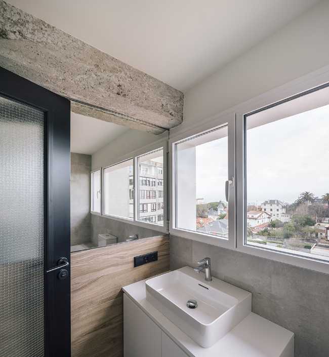 Renovated apartment in Spain. The new layout takes advantage of the views of the place