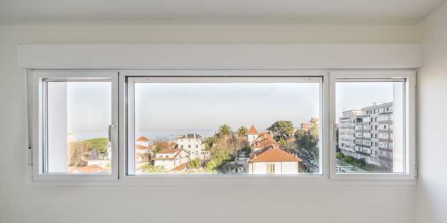 Renovated apartment in Spain. The new layout takes advantage of the views of the place