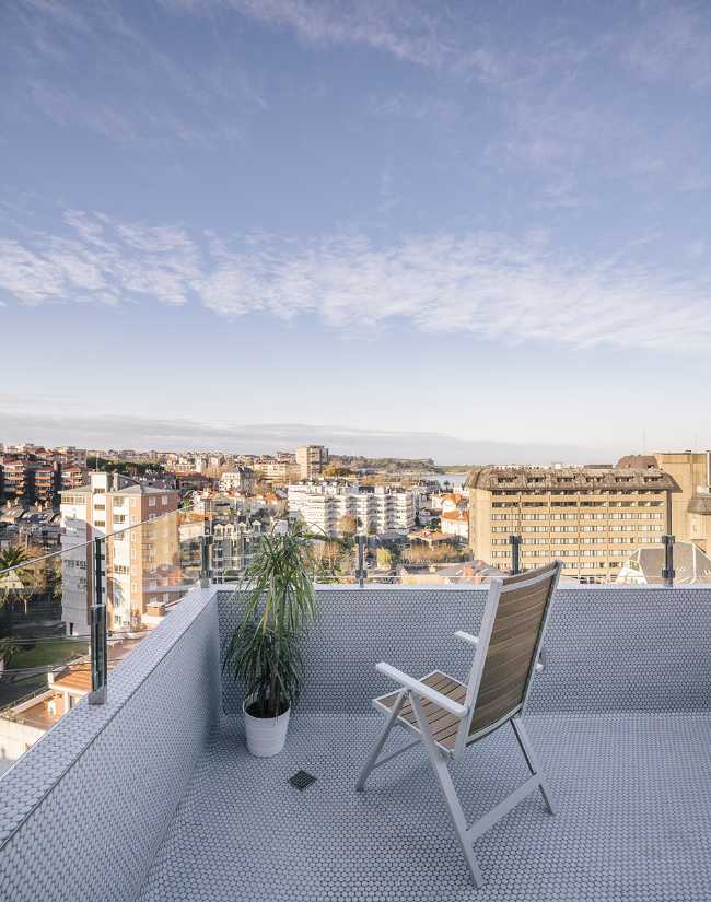 Renovated apartment in Spain. The new layout takes advantage of the views of the place