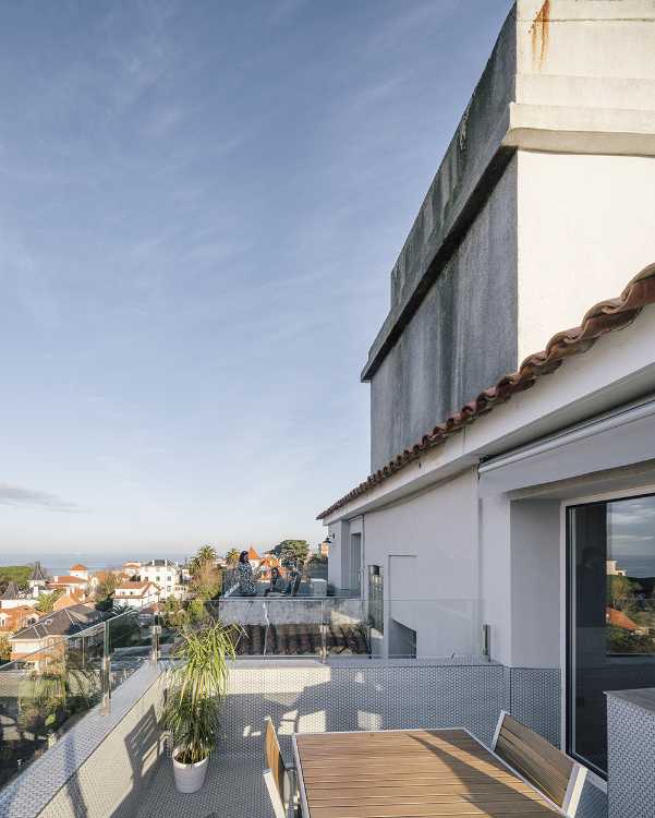 Renovated apartment in Spain. The new layout takes advantage of the views of the place