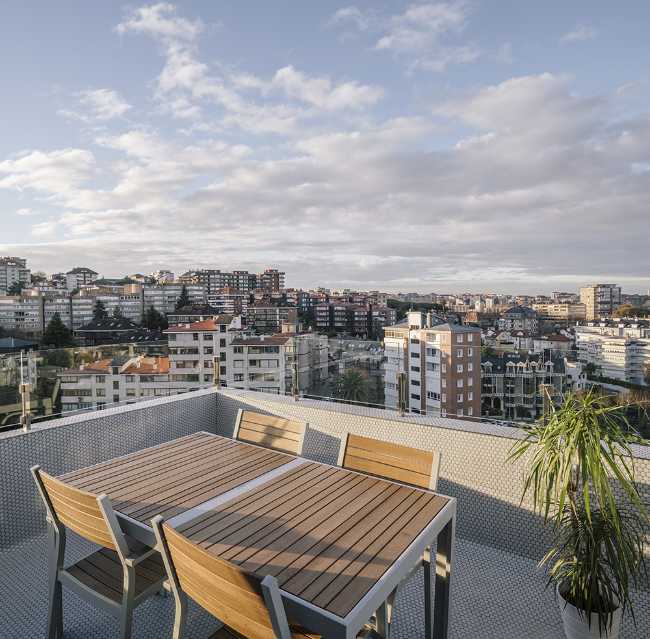 Renovated apartment in Spain. The new layout takes advantage of the views of the place