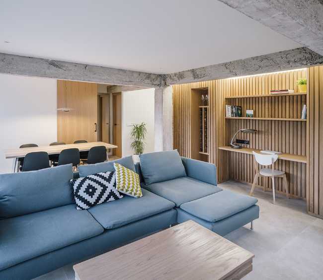 Renovated apartment in Spain. The new layout takes advantage of the views of the place